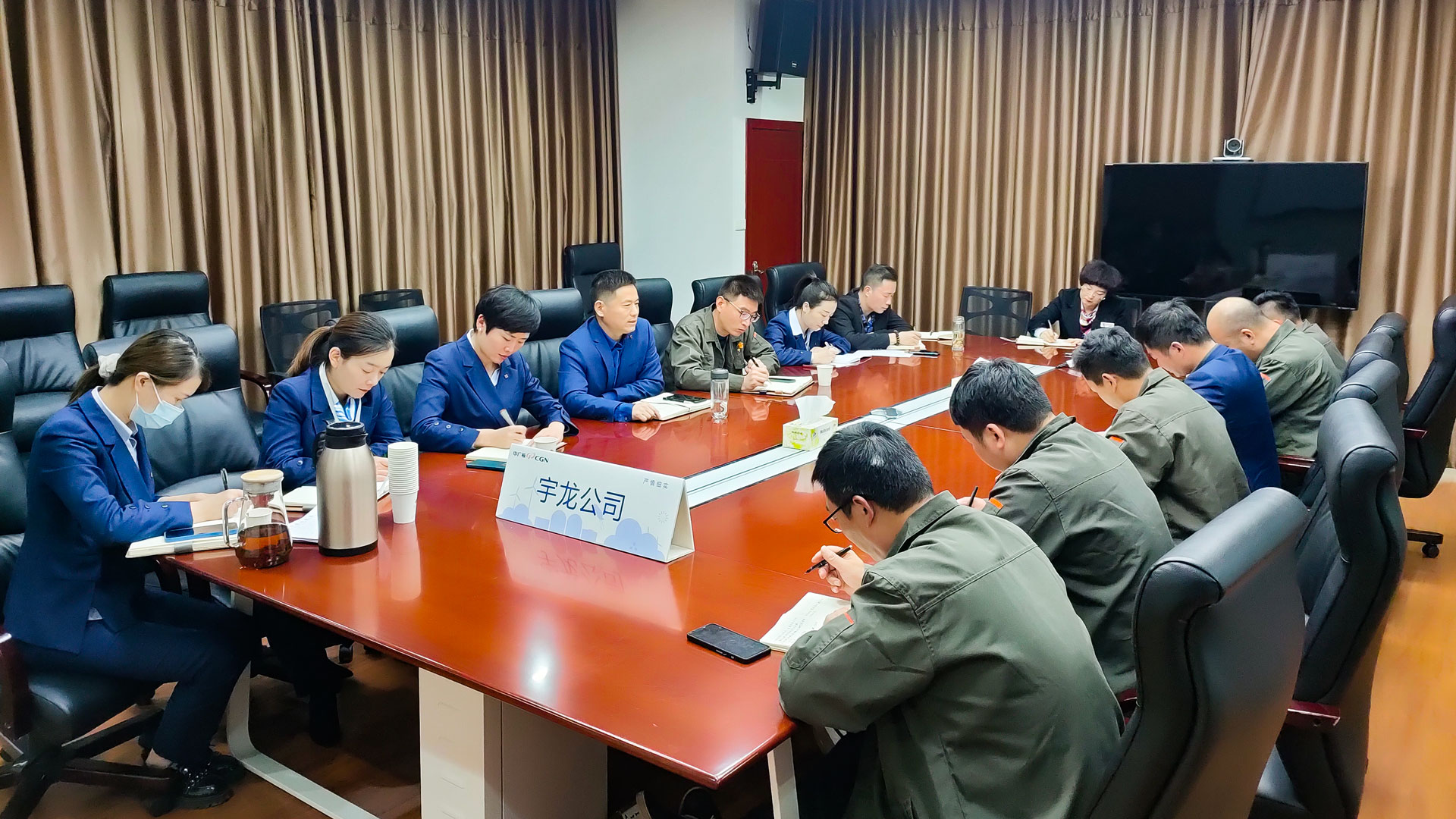 召開階段重點(diǎn)工作部署會(huì)議-(2).jpg